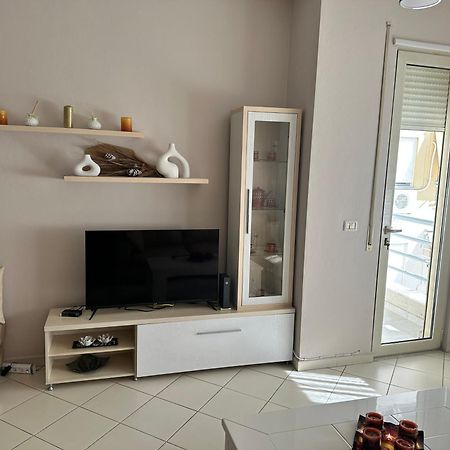 Sunrise Apartment Near The Center 티라나 외부 사진