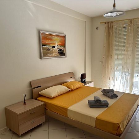 Sunrise Apartment Near The Center 티라나 외부 사진